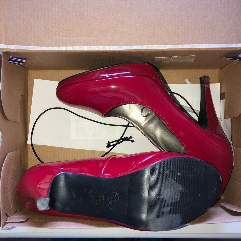 Red pumps